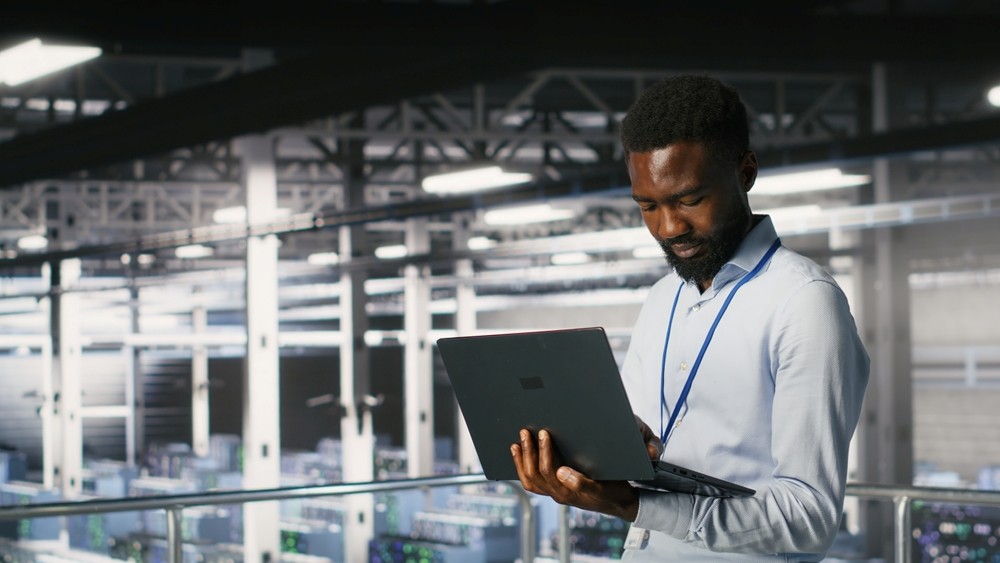 SD-WAN Managed Services - Data center engineering team on industrial platform collaborating to maintain blade servers